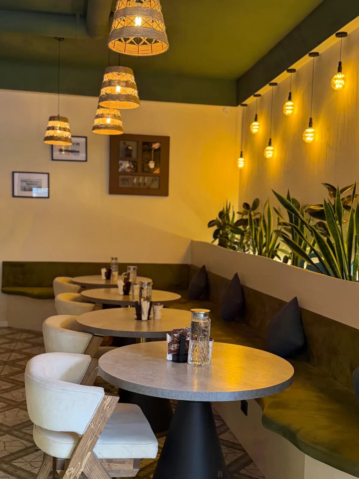 BAZA LOUNGE
