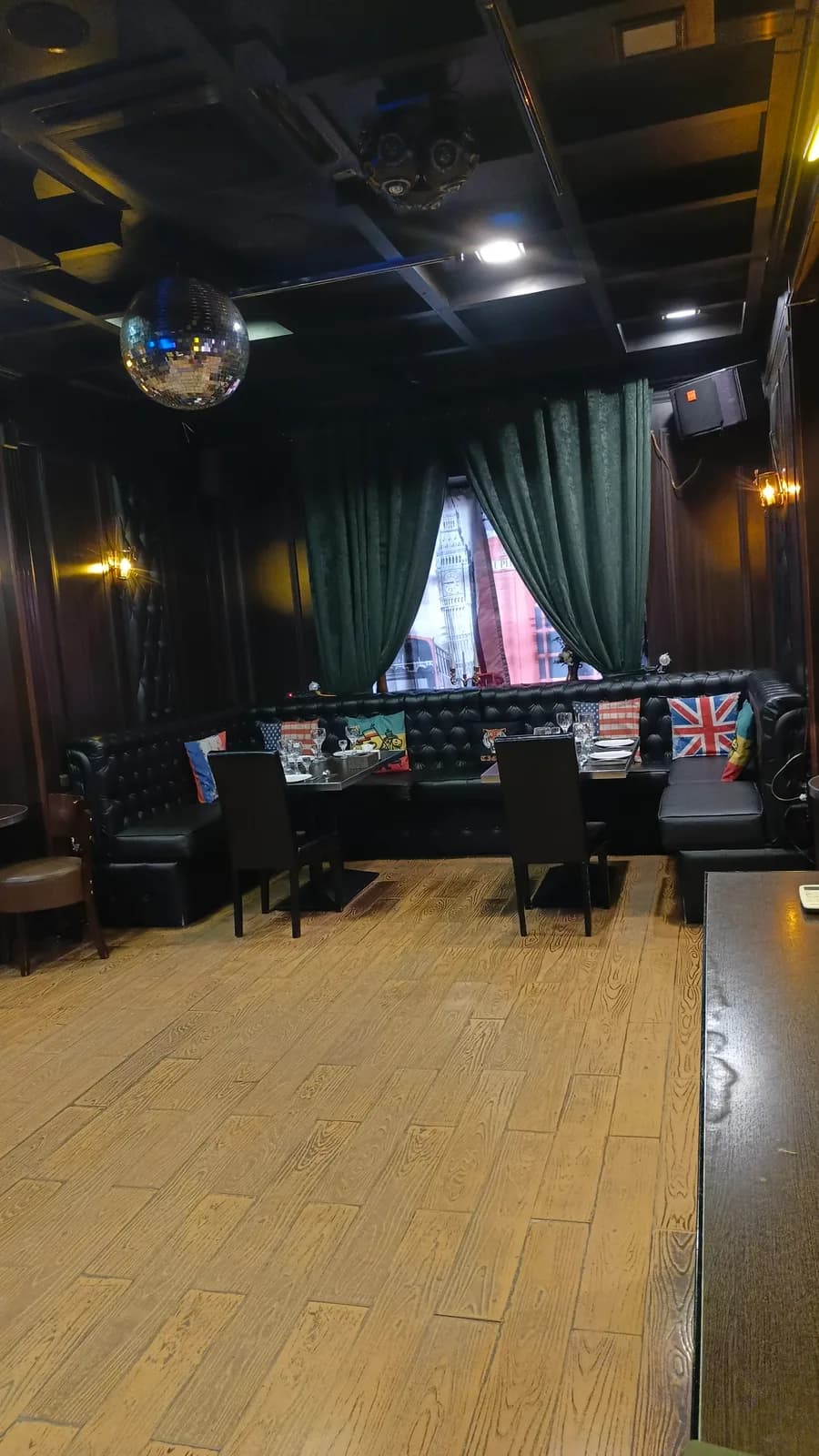 PRAGA restaurant