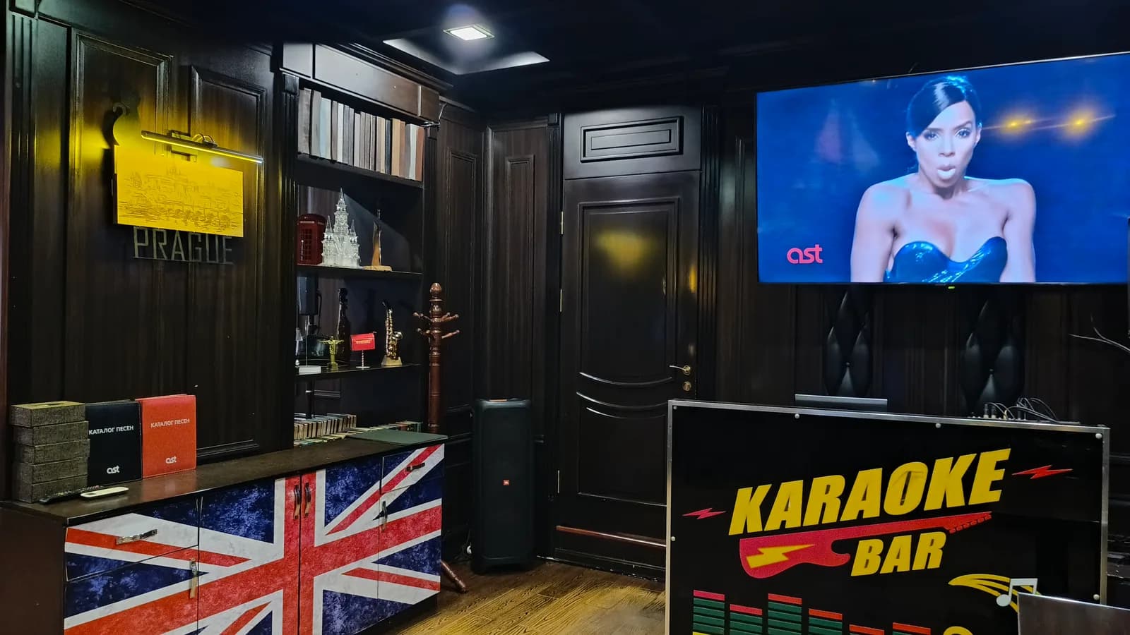 PRAGA restaurant